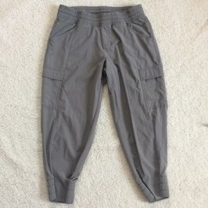 The North Face Gray Pull On Jogger Style Crops